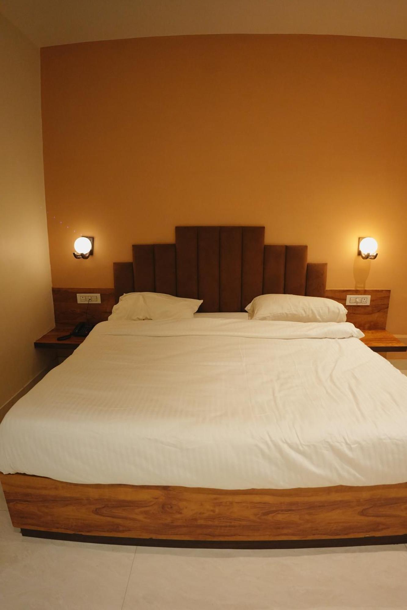 The Krati Resort & Convention Centre بريلي المظهر الخارجي الصورة